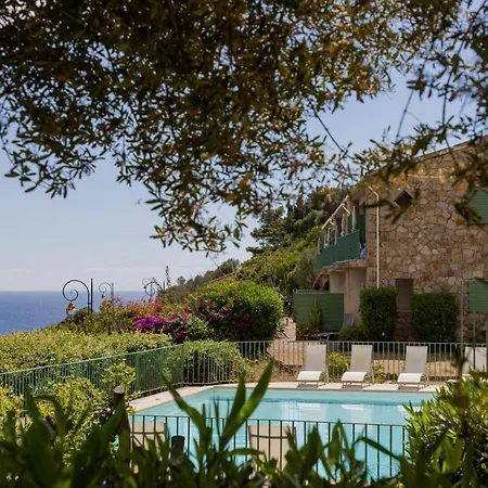 Roc E Mare Apartmanhotel 3*