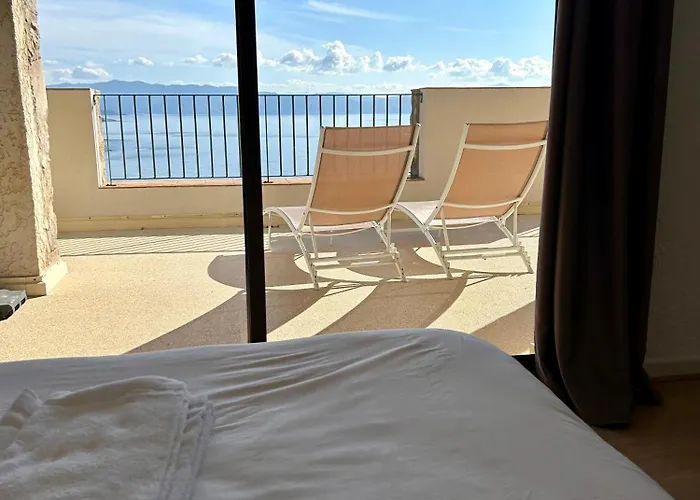 Appart hôtel Roc E Mare 3*