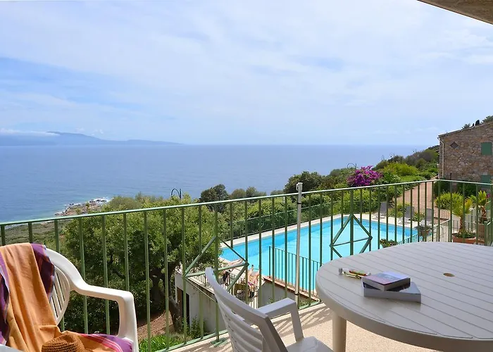 Appart hôtel Roc E Mare 3*