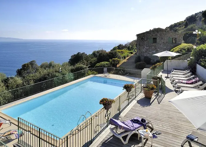 Appart hôtel Roc E Mare 3*