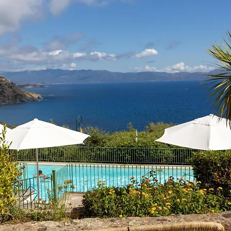 Roc E Mare Apartahotel