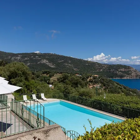 Roc E Mare Aparthotel 3*