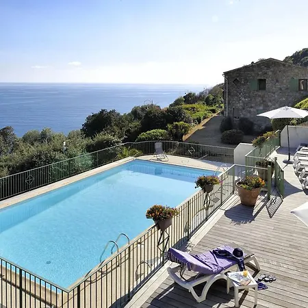 Appart hôtel Roc E Mare 3*