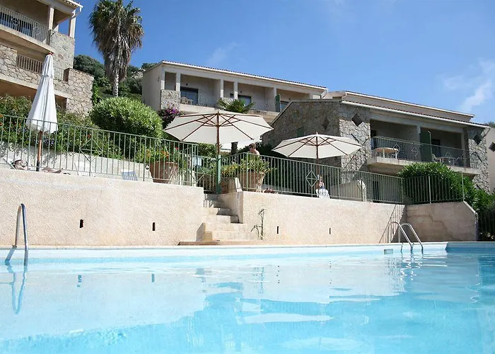 アパートホテル Roc E Mare カルジェーズ