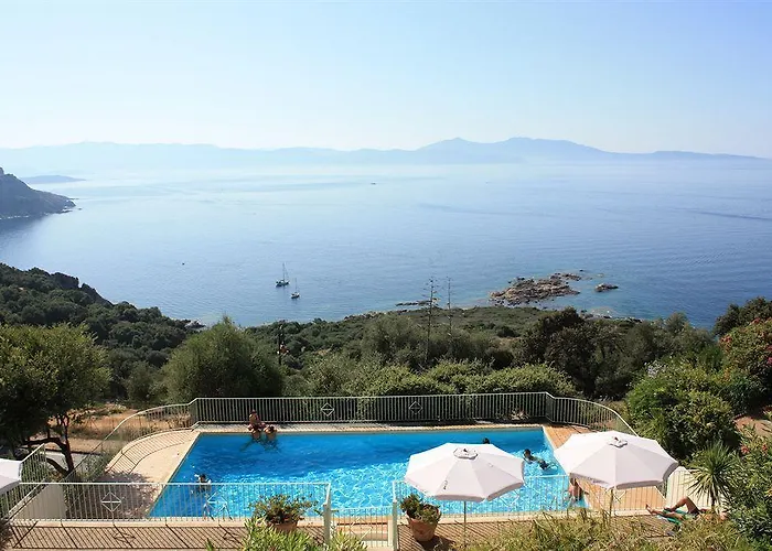 Aparthotel Roc E Mare 3*